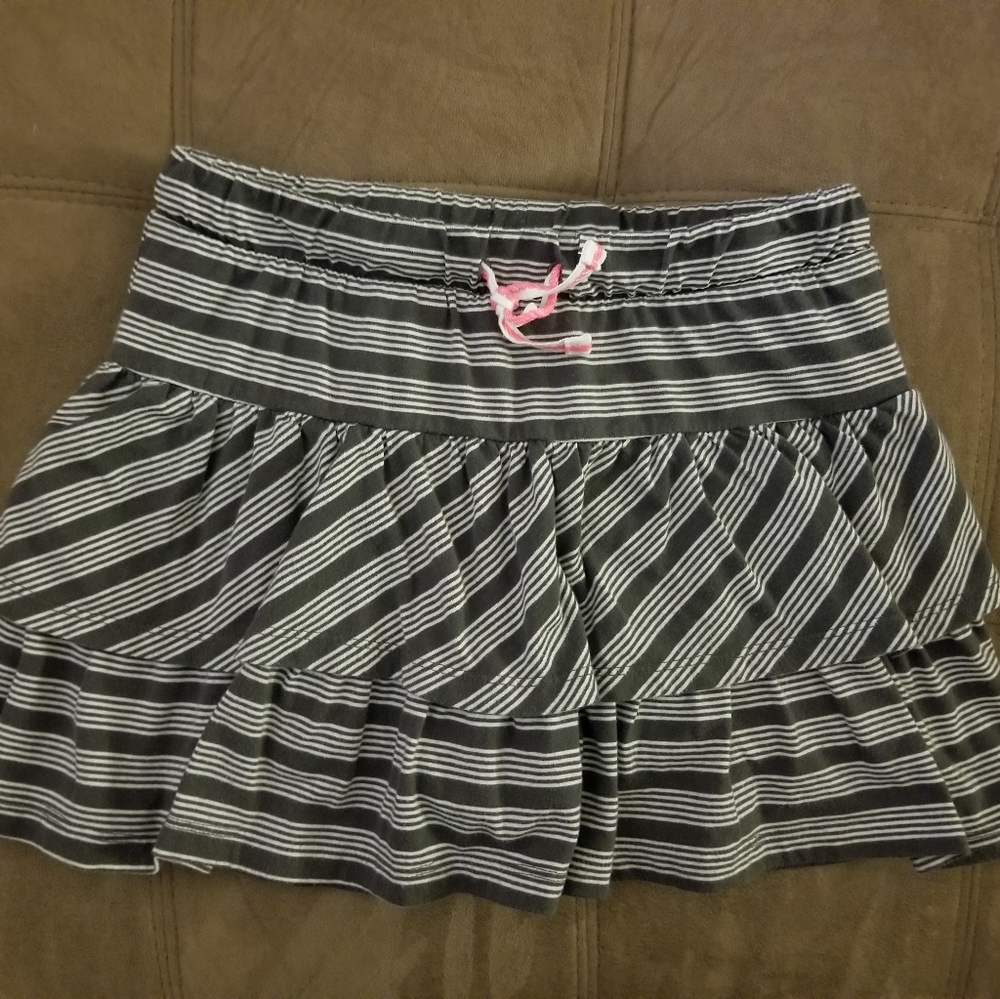 Cat & Jack Girls 10/12 gray/white striped skort
